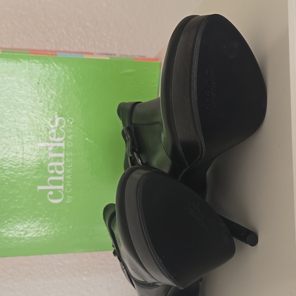 Charles , Black Leather booties, Sz 7.5, NWT - Picture 6 of 7